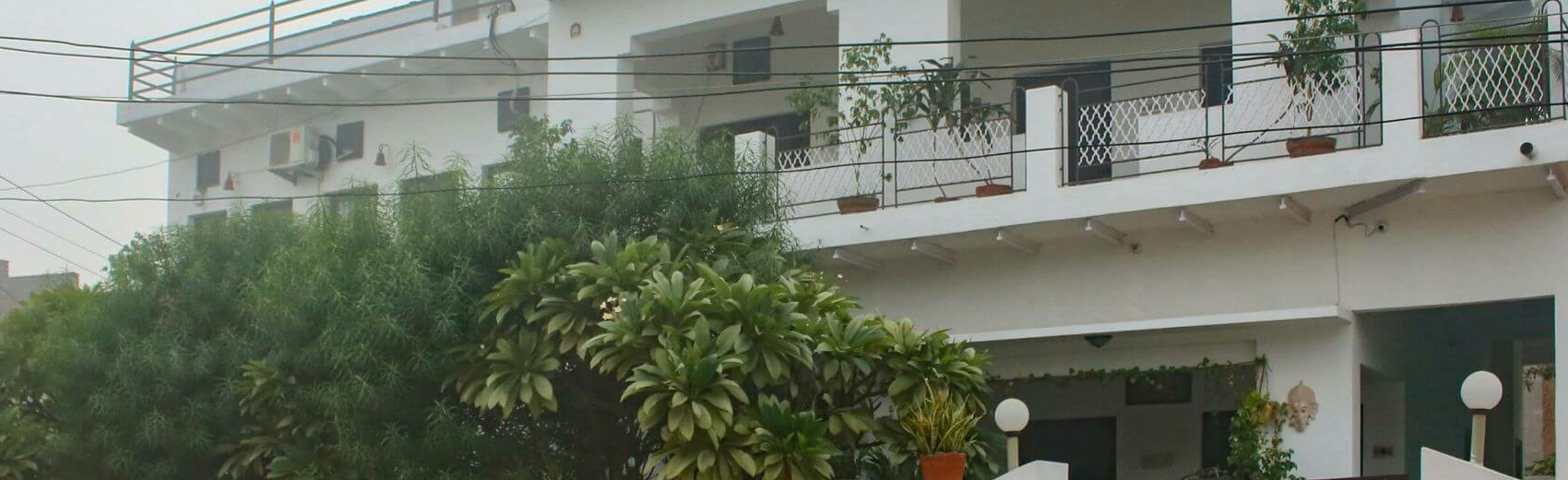 Iora Guesthouse