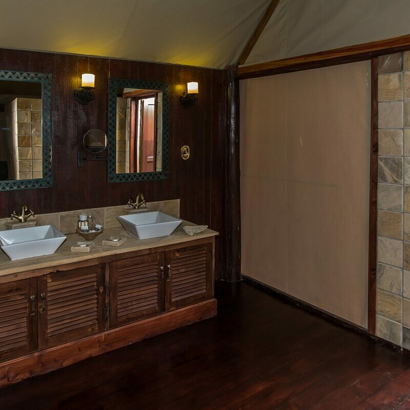 Lake Ndutu Luxury Lodge