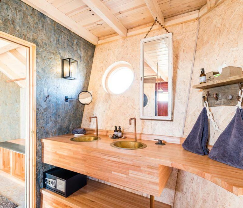 Shipwreck Lodge