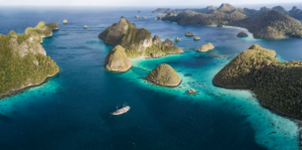 Eine Kreuzfahrt durch die idyllischen indonesischen Gewässer