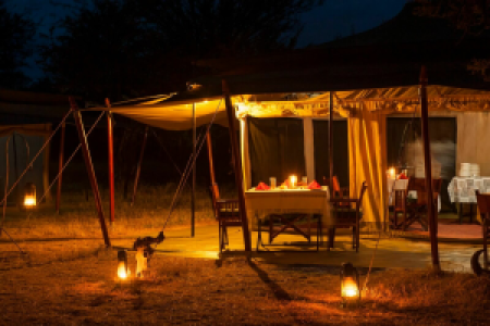 Mara under Canvas